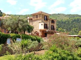 赫勒米塔日酒店，位于卡斯特拉巴特的酒店