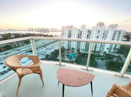 Zen Vacation Rentals Modern Penthouse Across Ocean，位于迈阿密海滩的乡村别墅