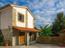 Istrian Stone House with a big garden，位于马来济格的别墅