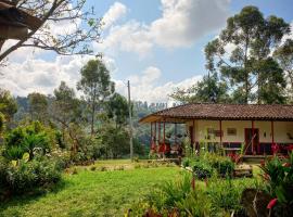 Hostal rural la montaña alquiyapura，位于萨兰托的酒店