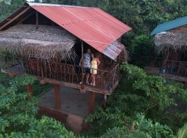 Chena Huts Eco Resort，位于锡吉里亚米内日亚国家公园附近的酒店