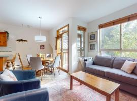 Multi-Level Home In The Heart of Whistler by Harmony Whistler，位于惠斯勒的酒店