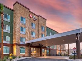 Best Western Plus Coachella Valley Inn & Suites，位于大教堂城的酒店
