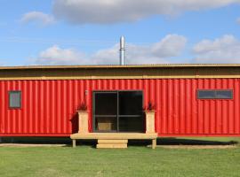 Luxury Container Cabin，位于马斯特顿的酒店