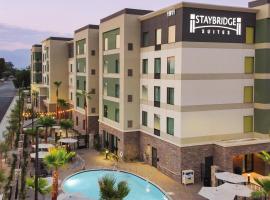 Staybridge Suites - San Bernardino - Loma Linda，位于圣贝纳迪诺嘉年华村家庭乐园附近的酒店