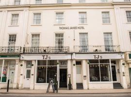The Thomas James Hotel，位于Lillington的酒店