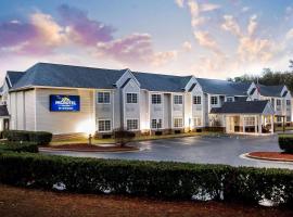 Microtel Inn & Suites by Wyndham Southern Pines Pinehurst，位于南派恩斯Moore County - SOP附近的酒店