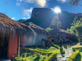 Deshadan Eco Valley Resort - An Eco friendly Mud House，位于Kanthalloor阿那穆迪肖拉国家公园附近的酒店