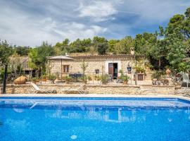 CAN PULIT - finca romántica para 2 con piscina y vistas en Selva Mallorca，位于塞尔瓦的酒店