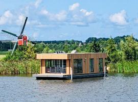 Surla houseboat "Aqua Zen" Kagerplassen with tender，位于加赫的船屋