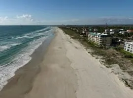 Green Palms Oceanfront 2 Bed Townhouse