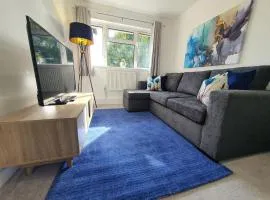 Lovely 2 - Cozy Retreat Modern 2-Bedroom Flat in Bedfordshire with Fully-Equipped Kitchen and Relaxing Living Space