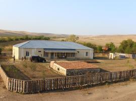 Farmer's house in Vashlovani / ფერმერის სახლი ვაშლოვანში，位于Dedoplis Tskaro的酒店