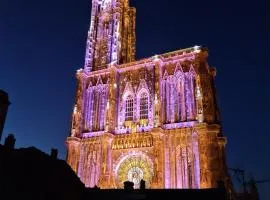 Face à la cathédrale