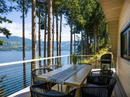 Casa Las Nubes NEW! Whatcom Lakefront Cabin/HotTub，位于贝灵厄姆的酒店