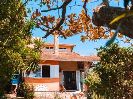 Paikea Hostel Praia do Rosa，位于普腊亚罗萨的青旅