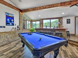 Spacious Glen Rose Home on Paluxy Riverfront，位于格伦罗斯的酒店