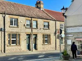 The Annex - central Helmsley with parking