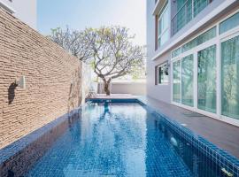 Luxury Pool Villa at Golden Sea Hua Hin，位于华欣的别墅