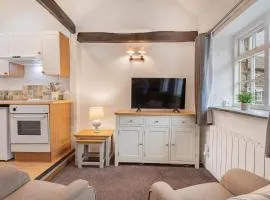 Cottage 6 Studio Mews