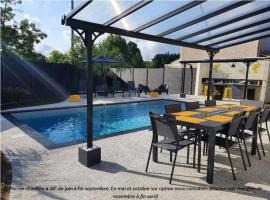 Villa des palmiers - Magnifique villa avec piscine privée et chauffée selon saison，位于Bon-Encontre普莱奈塞尔夫高尔夫球场附近的酒店