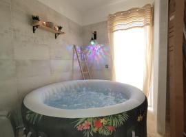 Villa 6 couchages spa privatif, accès direct mer, piscine，位于乐巴凯尔斯的度假屋