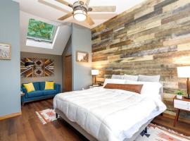 Relaxing 2Bedroom Townhome w/Playroom & Great View，位于加利纳鹰岭度假村附近的酒店