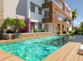Soleia, Appt neuf de 2ch ds Residence piscine, 50m de la mer，位于格兰贝伊的带停车场的酒店