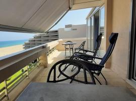 20 m2 de terrasse face à la mer à Canet en Roussillon，位于鲁西隆地区卡内的酒店