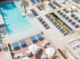 L'Azure Hotel 4* Sup，位于罗列特海岸的带泳池的酒店