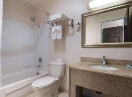 Rodeway Inn & Suites Hwy 217 & 26 W