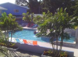 Green Palm Hotel，位于Bon Accord Village的酒店