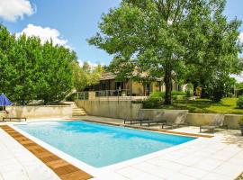 Lovely Home In St, Aubin De Cadelech，位于Lalandusse的酒店
