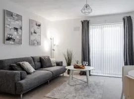 Lovely Modern 2 Bed City Centre Apartment with FREE parking - Double or Twin Beds Available