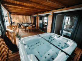 SEA HOUSE shade, pool & jacuzzi - PRIVILEGE POINT camping villas，位于塞尔瑟的度假屋