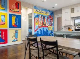 9 Minutes to Downtown Dallas - 1000mbps - King Suite - 58 in TV - Games