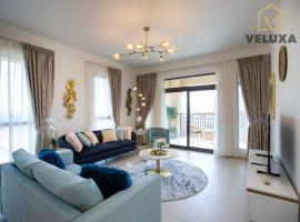 Veluxa - Luxury and bright 1 bedroom apartment, Burj view!，位于迪拜疯狂维迪水上乐园附近的酒店
