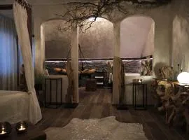 Sweet Poison Rooms