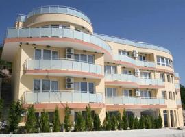 Hotel Albicia，位于瓦尔纳的酒店