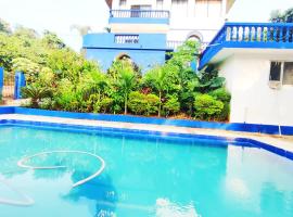 Hilltop 4BHK Villa with Private Pool Near Candolim，位于果阿旧城的酒店