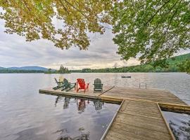 Lakefront Paradise Near Okemo and Killington，位于Mount Holly的酒店