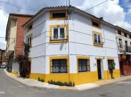 La casa amarilla Candeleda