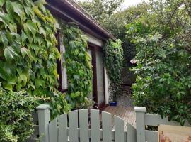 Oakey Orchard - cosy apartment in Tamar Valley, Cornwall，位于Saint Dominick的公寓