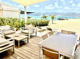 Villa Paradis Bleu Maison sur la plage, 2 chambres, piscines, tennis，位于圣马丁岛的酒店