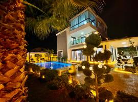 Villa Annabèll1 with Swimming pool and Jacuzzi, 3 floors，位于贝莱克的酒店
