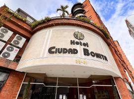 Hotel Ciudad Bonita，位于布卡拉曼加帕洛内格罗国际机场 - BGA附近的酒店