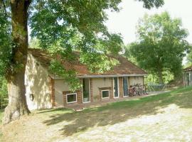 Charmant gîte rénové avec jardin, terrasse, cheminée et wifi - animaux acceptés - FR-1-489-22，位于Châtel-de-Neuvre的酒店