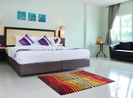 AM Surin Place - SHA Extra Plus，位于苏林海滩的酒店