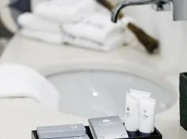 White Stylish Apartment 3