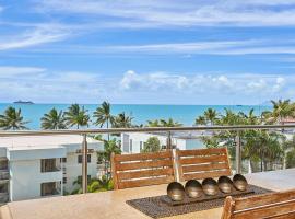 Stunning 2-3 Bed Penthouse Glorious Ocean Views，位于三一海滩的酒店